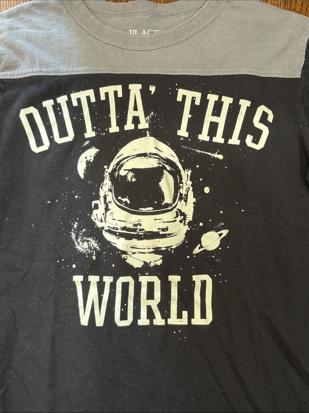 🦉 Place Outta This World Kids Long-Sleeve Graphic Tee size 10/12 - Picture 3 of 5